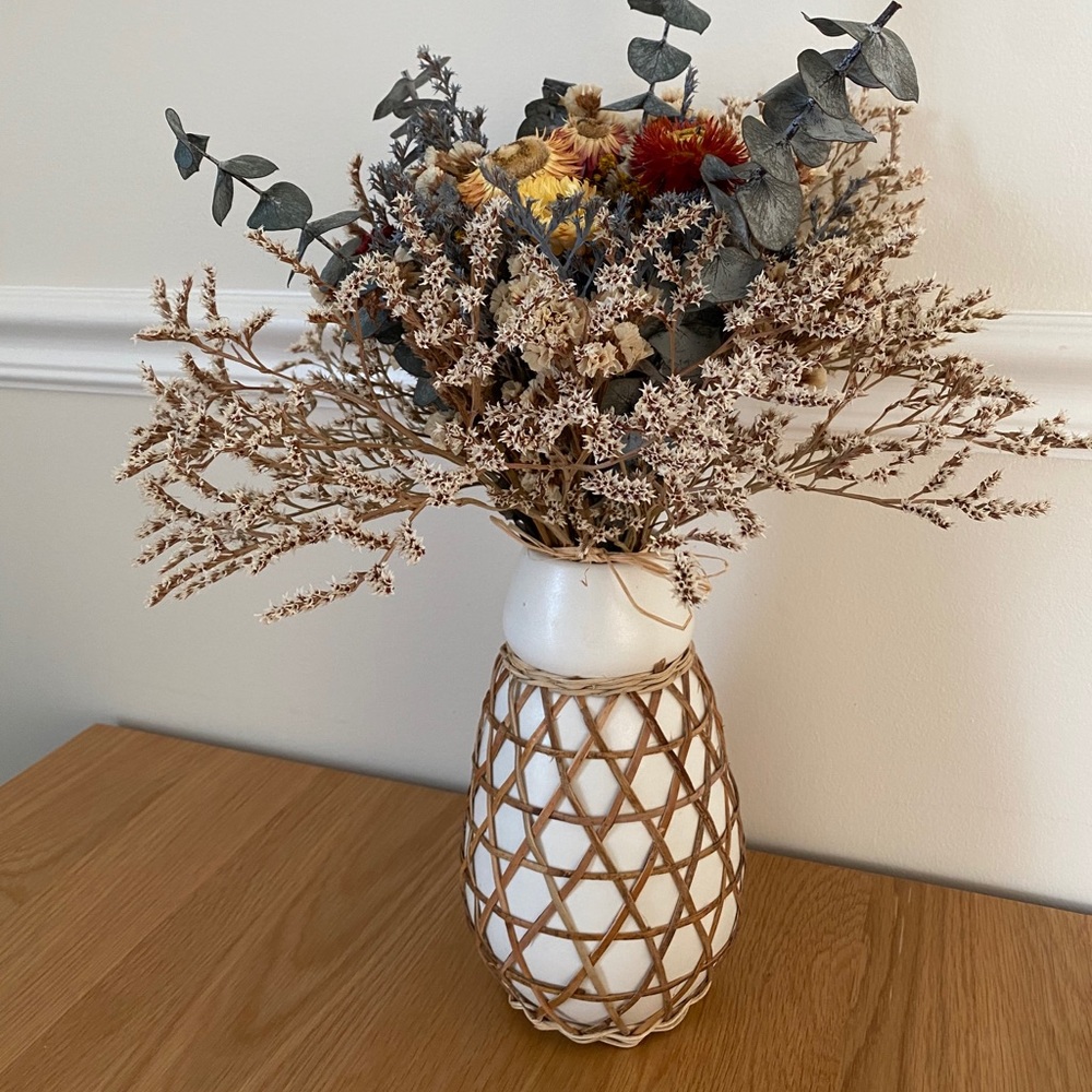 Vase and dry flowers will be attached as a gift